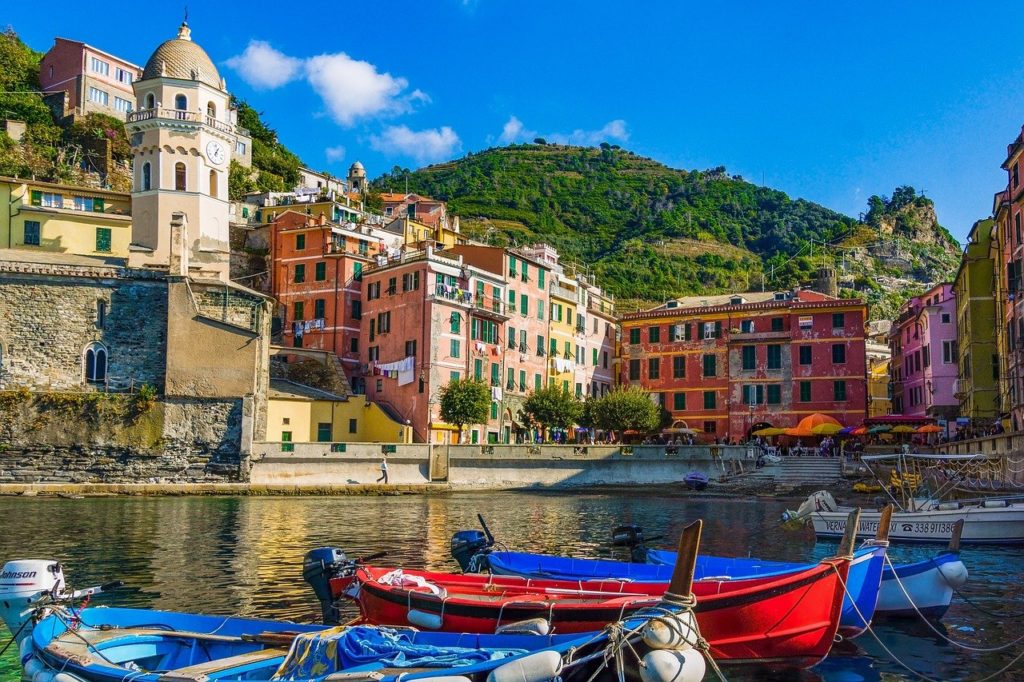 italy, sea, boats-4090933.jpg